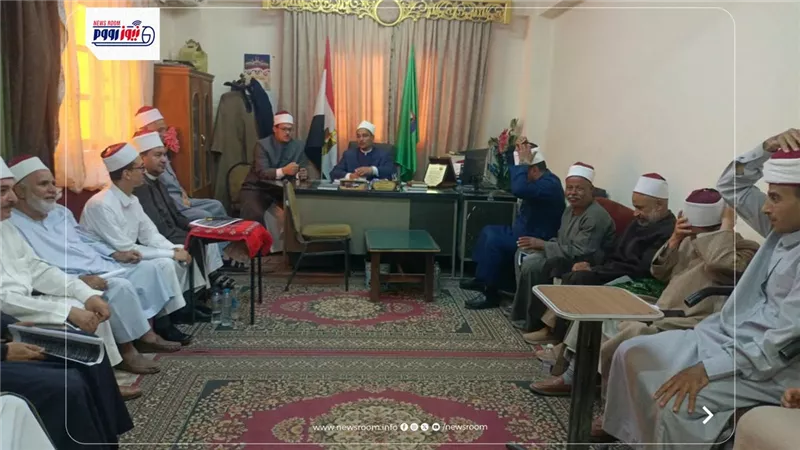 مدير أوقاف الفيوم يعقد اجتماعًا موسعًا بمديري الإدارات ويشدد على الانضباط