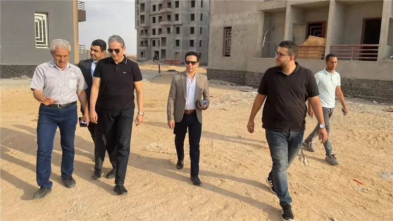 نقيب الإعلاميين يتفقد مشروع «ديارنا» بالعبور الجديدة تمهيدًا لتسليم الوحدات للأعضاء