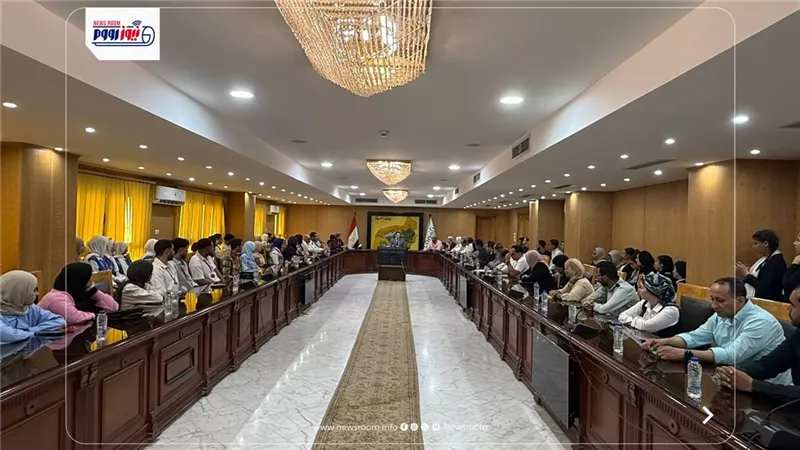 نائب محافظ الفيوم يجتمع بالمتطوعين وفرق العمل المشاركة بتنظيم الملتقى التوظيفي