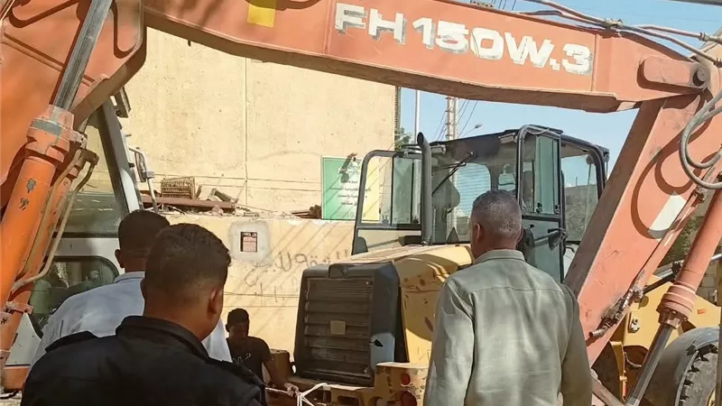 محافظ أسوان: ضبط حفار مخالف بحي جنوب واستكمال إنارة الطريق الرئيسي بقرى كركر
