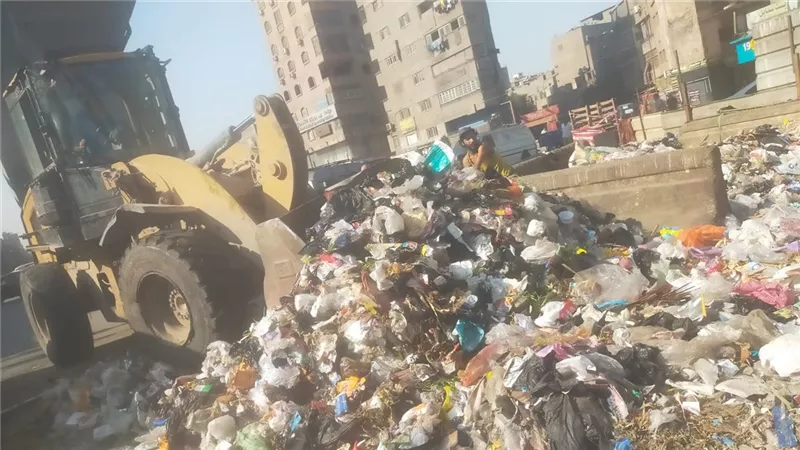 محافظة الجيزة ترفع 1100 طن مخلفات رتش من شوارع إمبابة