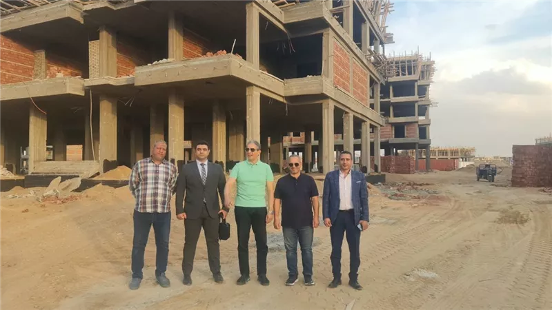 نقيب الإعلاميين يتفقد مشروع «ظلال» تمهيدًا لحجز الوحدات