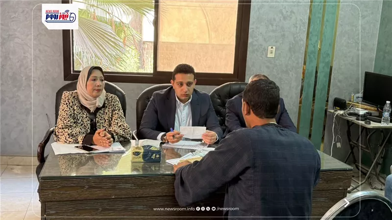 نائب محافظ الفيوم يعقد لقاءً لخدمة المواطنين بحي الجون ويوجه بسرعة حل المشكلات