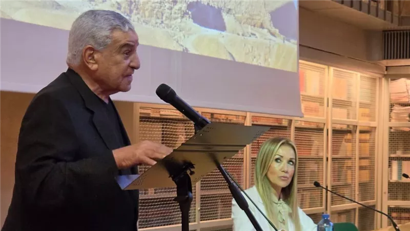 زاهي حواس يلقي محاضرة «كاملة العدد» بمدينة في بولونيا الإيطالية 