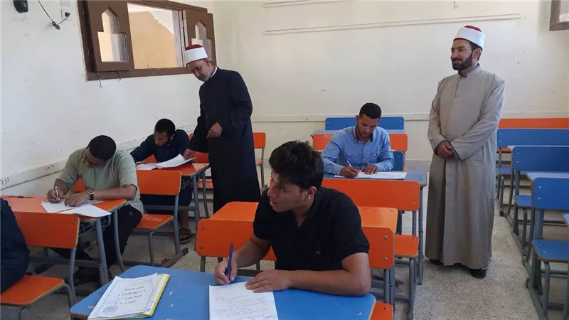 رئيس منطقة السويس الأزهرية يتابع اختبارات القبول بمعاهد القراءات 