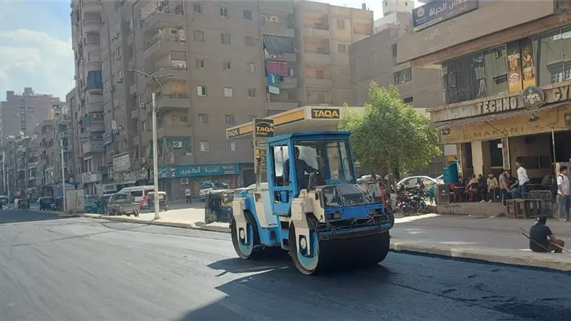 محافظ الجيزة يتابع أعمال تطوير ورفع كفاءة ورصف شارع ناهيا بحي بولاق الدكرور