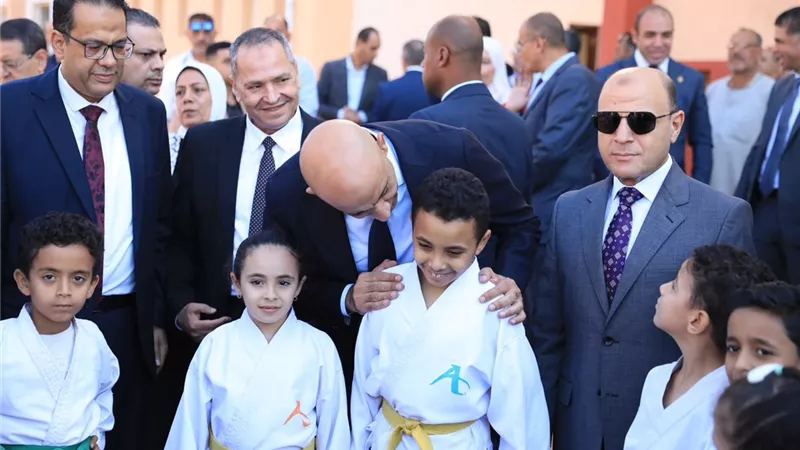 وزير التربية والتعليم ومحافظ الغربية يعقدان اجتماعًا مع مديري الإدارات التعليم