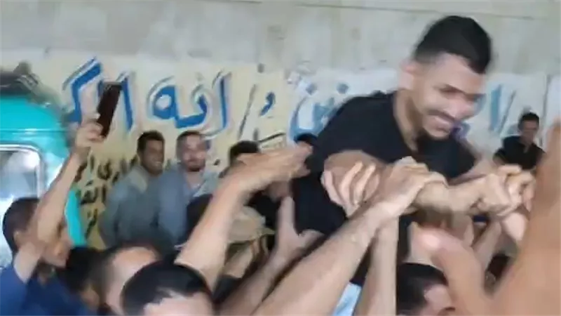 عودة البحارة..المنوفية تفرج بعودة إسلام من الاختطاف إلى قريته