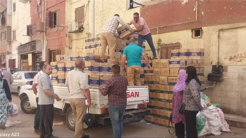 محافظ أسيوط: ضبط 409 كراتين مياه شرب غير مدرجة بقائمة الآبار المرخصة وإعدام 25