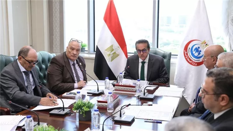 وزير الصحة يتابع الموقف المالي لصندوق التعويض عن مخاطر المهن الطبية