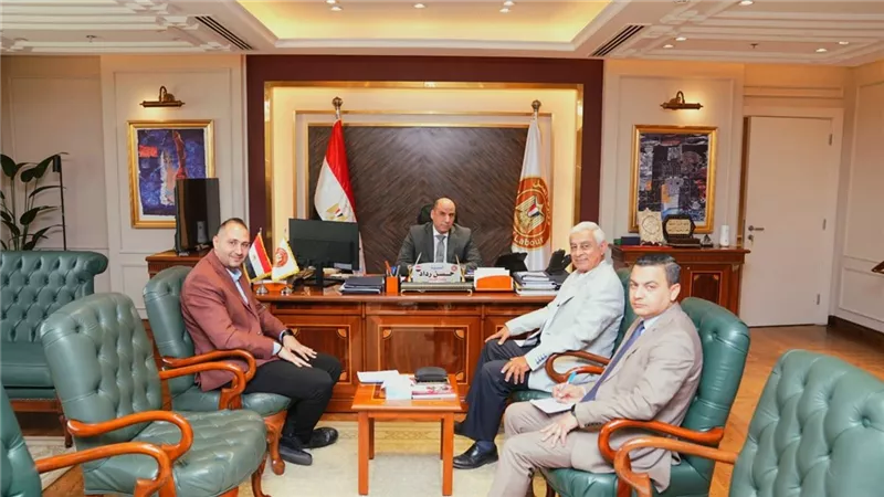 وزارة العمل تعلن 550 فرصة عمل بالنساجون الشرقيون.. اعرف مواعيد وأماكن الاختبار
