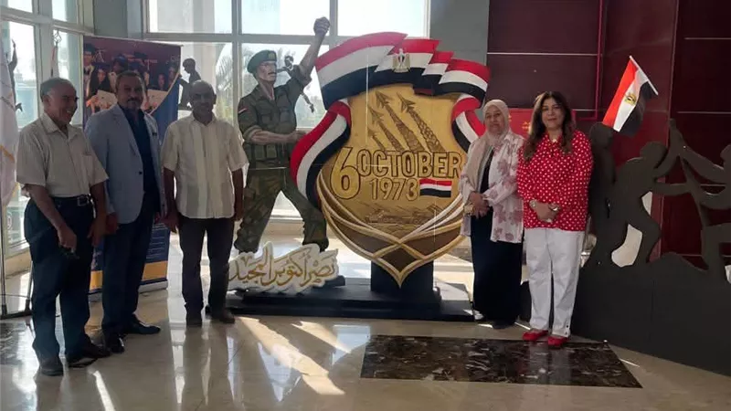 احتفالات أكتوبر تزين المدارس بالسويس ووكيل تتابع جولاتها الميدانية 