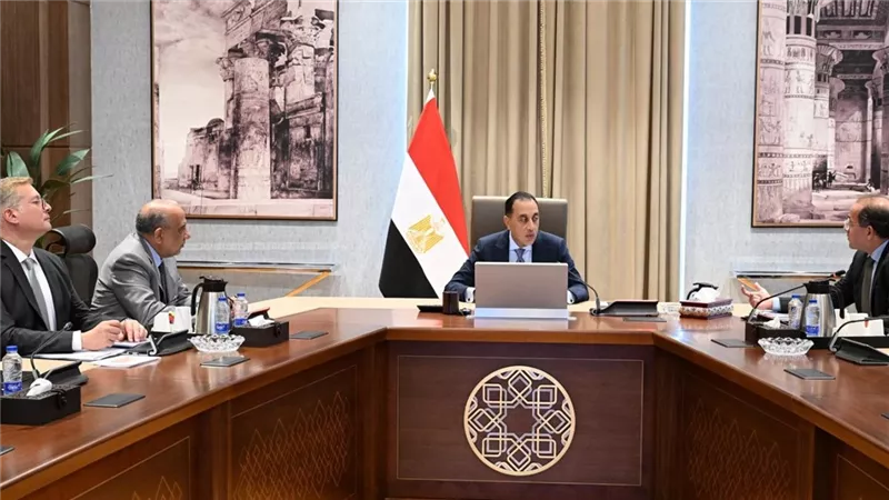 رئيس الوزراء يستعرض تطورات الكهرباء والبترول استعدادًا لـ«منتدى مصر 2026»