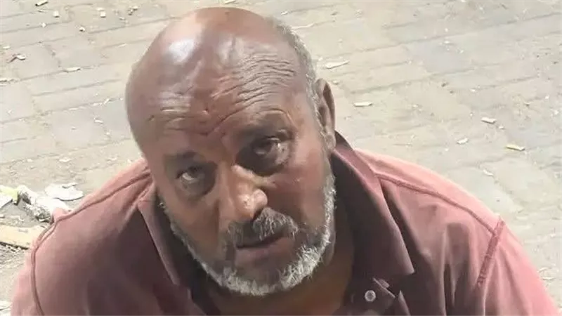 «عايز غطاء».. عامل دليفري يبحث عن أسرة عم حمدي بعد العثور عليه أسفل كوبري