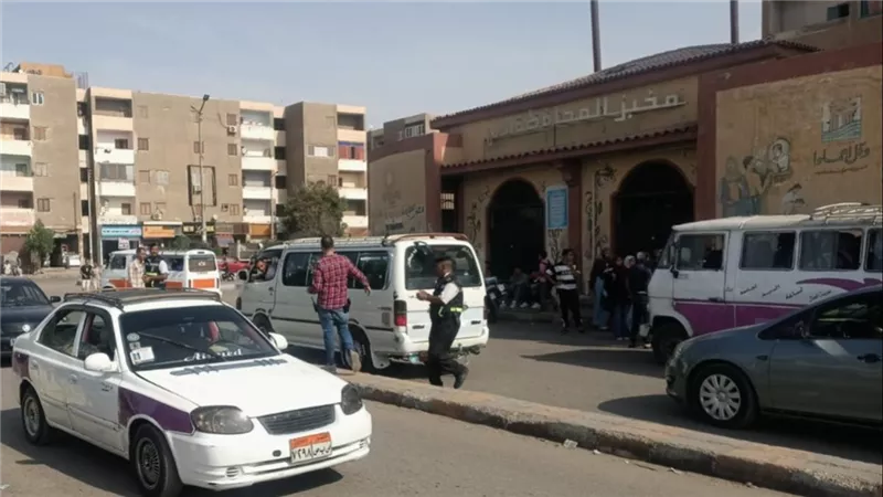 حملات مرورية تضبط 23 مخالفة وتحجز 3 سيارات مخالفة لخطوط السير بمحيط الجامعة
