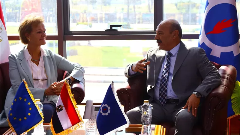 محافظ السويس يبحث مع سفيرة الاتحاد الأوروبي تعزيز التعاون ودعم مشروعات التنمية