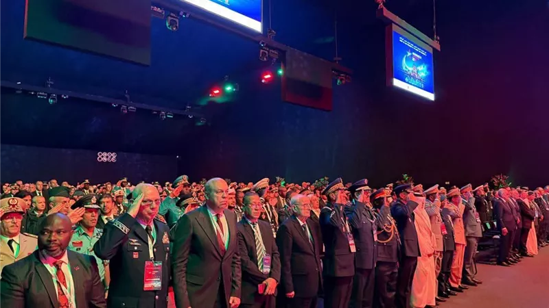 وزير الطيران المدني يبحث فرص التعاون والشراكة في صناعة الطيران