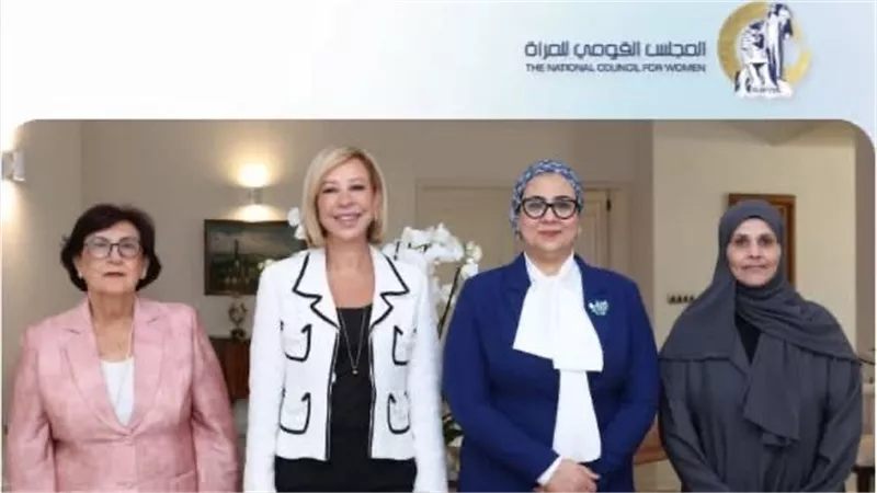 المستشارة أمل عمار والسيدة نعمت عون 