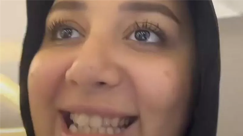 المندوب أكل نص البيتزا.. وبنت تفاجئه برد فعل غير متوقع: ألف هنا على قلبك 