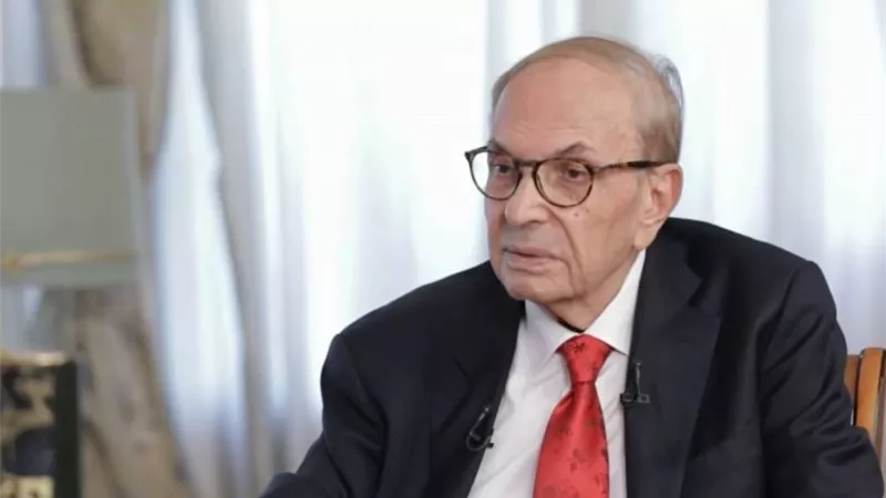 «الموبايل أصبح أخطر من المسلسل».. استشاري طب نفسي يحذر