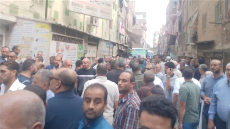 المئات يشيعون جثمان النائب السابق عبد السلام الخضراوي بشبرا الخيمة 