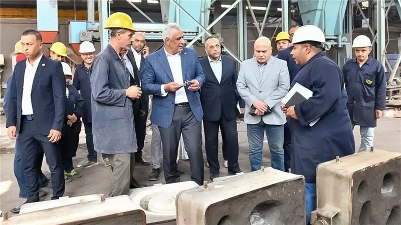 وزير الإنتاج الحربى يتفقد مصنع 9 الحربى بحلوان فى جولة مفاجئة لمتابعة خطوط الإنتاج