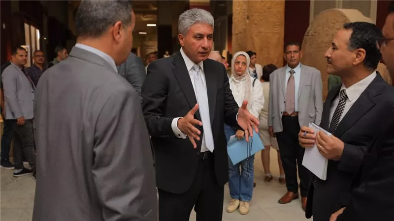 وزير السياحة والآثار يتفقد مستجدات أعمال تطوير المتحف المصري بالتحرير