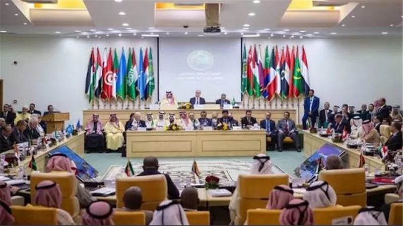 استهداف مطار الملك خالد يشعل الغضب العربي.. ووزراء الداخلية يتوعدون للحوثيين 
