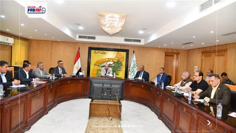 محافظ الفيوم يتابع آخر المستجدات بملف تقنين أراضي الدولة.. ويؤكد على سرعة إنها
