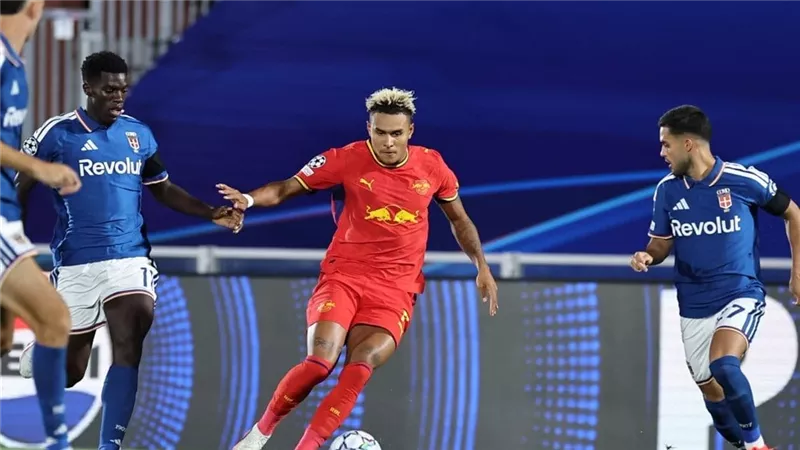 موعد مباراة كومو وفينورد في دوري أبطال أوروبا والقنوات الناقلة