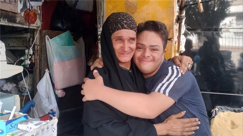 حكاية سيدة فتحت بيتها للغلابة ومرضى السرطان.. أم سمر  6 سنين في خدمة المحتاجين
