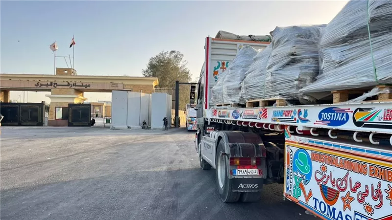 الهلال الأحمر المصري يطلق قافلة «زاد العزة 296» بأكثر من 3454 طنًا من المساعدات إلى غزة