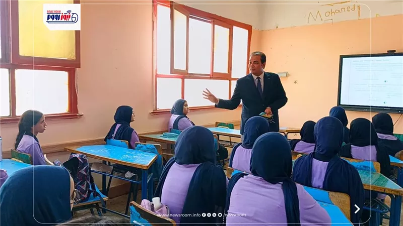 هراس يتابع انتظام الدراسة بمدرسة عزة زيدان للغات بالفيوم.. ويكرم المتميزين 