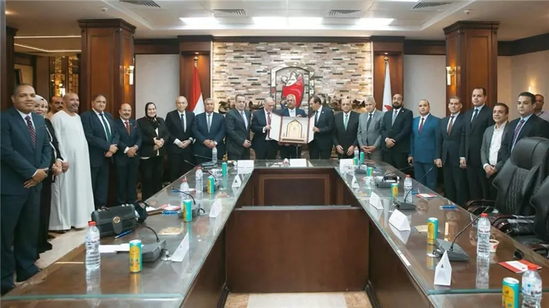 قطار مستقبل وطن يصل سوهاج ويدعم 6 آلاف طالب بسداد المصروفات الدراسية