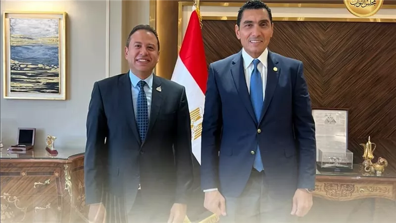 النائب حسن عمار يتابع مع وزير الشباب مشروع استاد المصري واستثمارات الأندية 