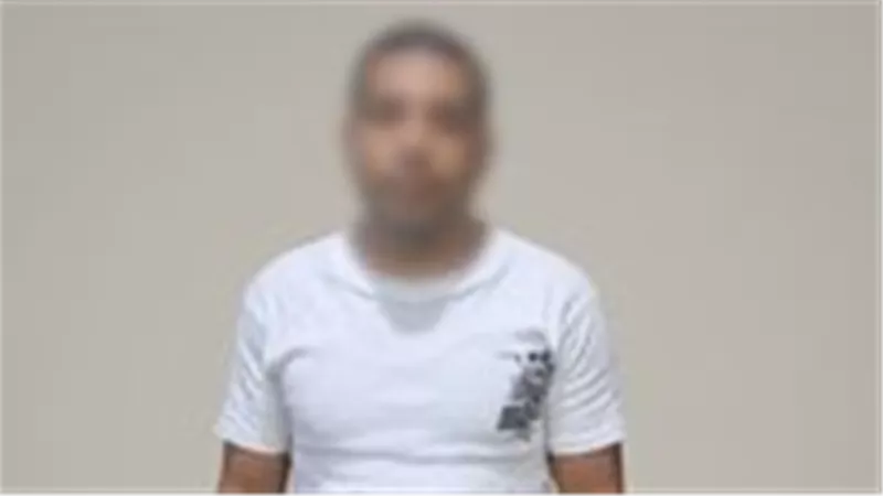 بسبب خلافات الجيرة.. مزارع يعتدي على فتاتين في الشارع والشرطة تضبطه