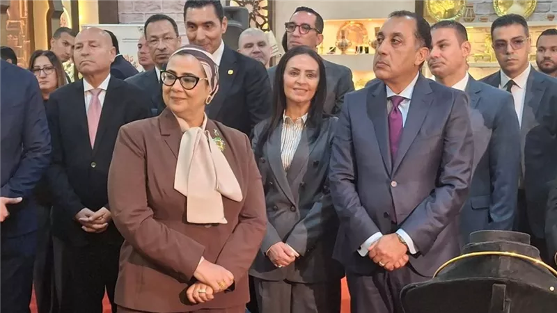 رئيسة المجلس القومي للمرأة تشهد افتتاح الدورة الثامنة من معرض «تراثنا» للحرف اليدوية  
