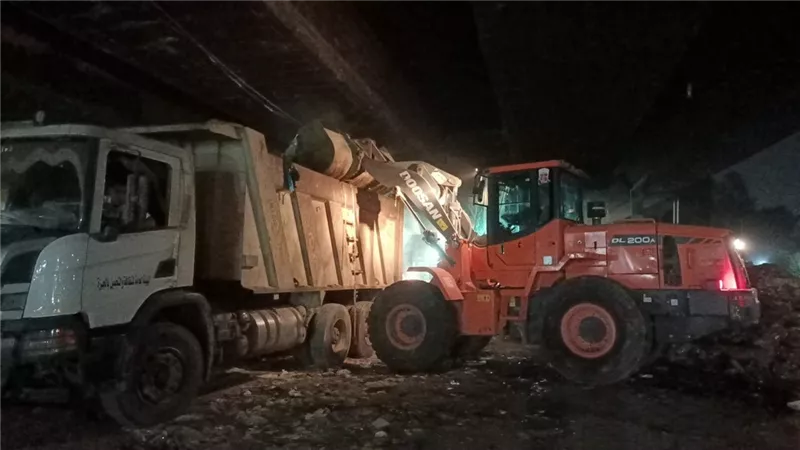 رفع 1100 طن من مخلفات الرتش أسفل دائري غطاطي بالهرم في الجيزة