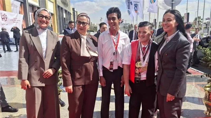 رئيسة القومي للمرأة تتفقد جناح المجلس بمعرض «تراثنا»