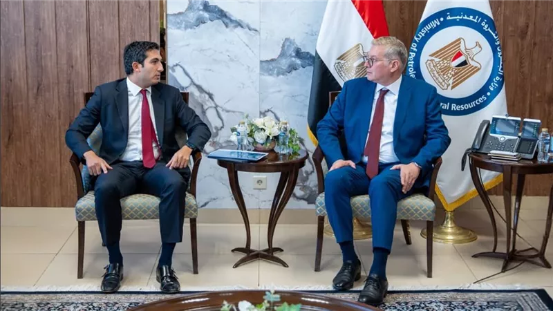  باستثمارات 1.5 مليار دولار.. وزير البترول يبحث مع «فيرتيجلوب» إنشاء مجمع أسمدة فوسفاتية بالعين السخنة