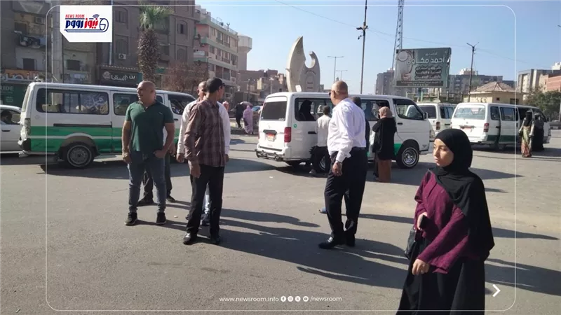 حملة مكبرة لإدارة المواقف على خطوط السرفيس لضبط المخالفات وتحقيق الانضباط 