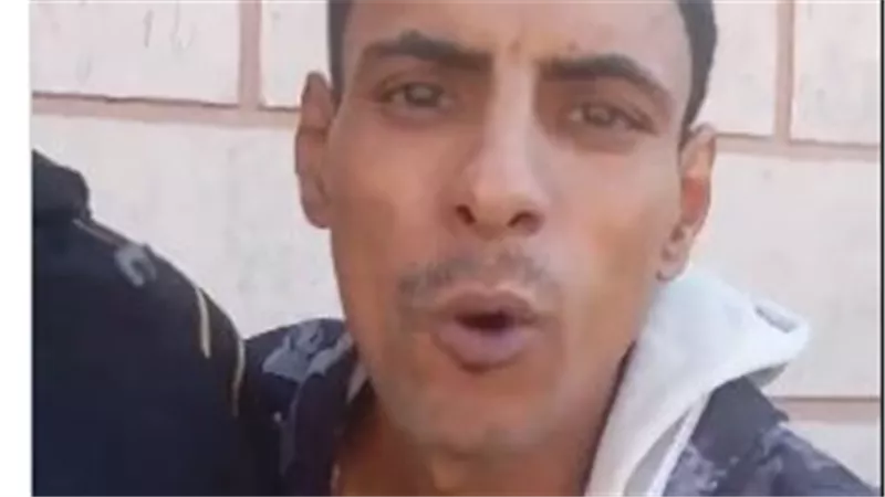 سيدة توثّق محاولة خطف شاب في الشارع.. واستغاثة مؤثرة: «عاوز الحكومة تجيبلي حقي»