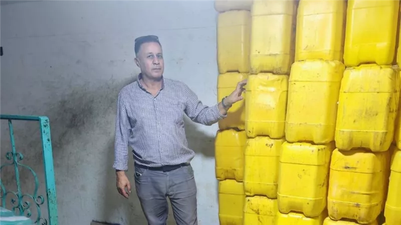 ضبط مخزن به 750 كيلو من زيت طعام مجهول المصدر في القنطرة غرب بالإسماعيلية