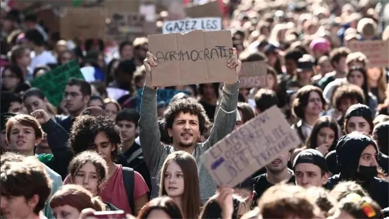 احتجاجات أوروبا تفتح ملف أوضاع المصريين بالخارج.. ماذا يحدث في فرنسا وإسبانيا؟ |خاص