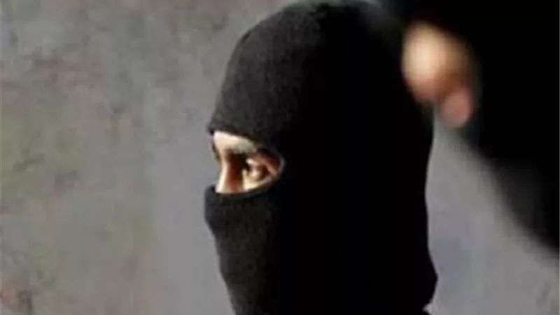 فريق بحث لإعادة 8 ملايين جنيه سرقها ملثمين من رجل أعمال في المقطم