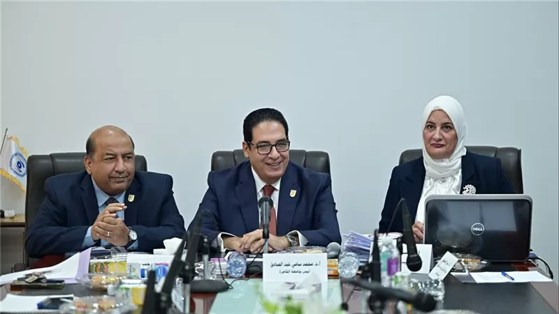 رئيس جامعة القاهرة: كلية الإعلام شريك أساسي في بناء الوعي المجتمعي