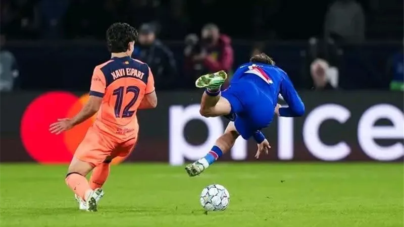 عقب مباراة برشلونة.. صدمة قوية في باريس سان جيرمان بسبب كفاراتسيخيليا 