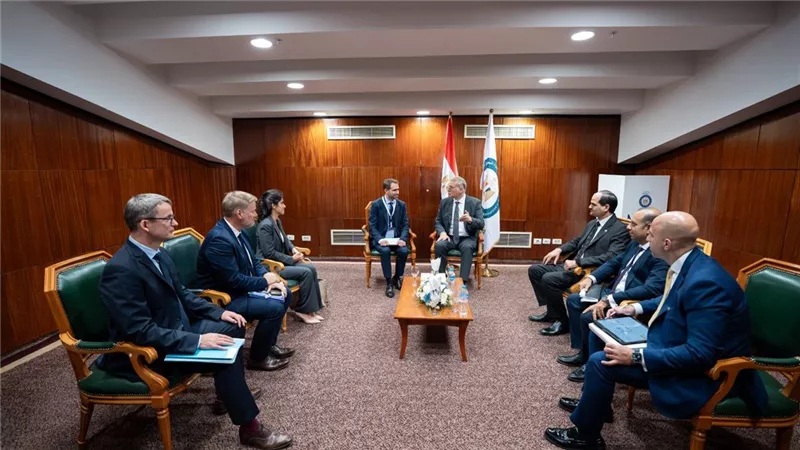 بالتعاون مع توتال إنرجيز.. وزير البترول يبحث تسريع تنفيذ مشروع نقل الغاز القبرصي إلى مصر