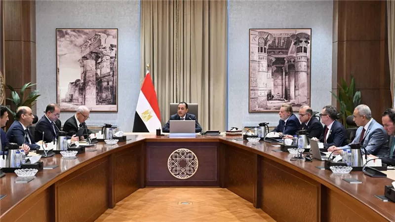 رئيس الوزراء يعقد جلسة تمهيدية لاستعراض ملامح 
