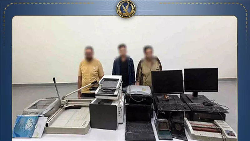 ضبط تشكيل عصابي من 3 أشخاص بتهمة تزوير المحررات الرسمية وتقليد الأختام الحكومية